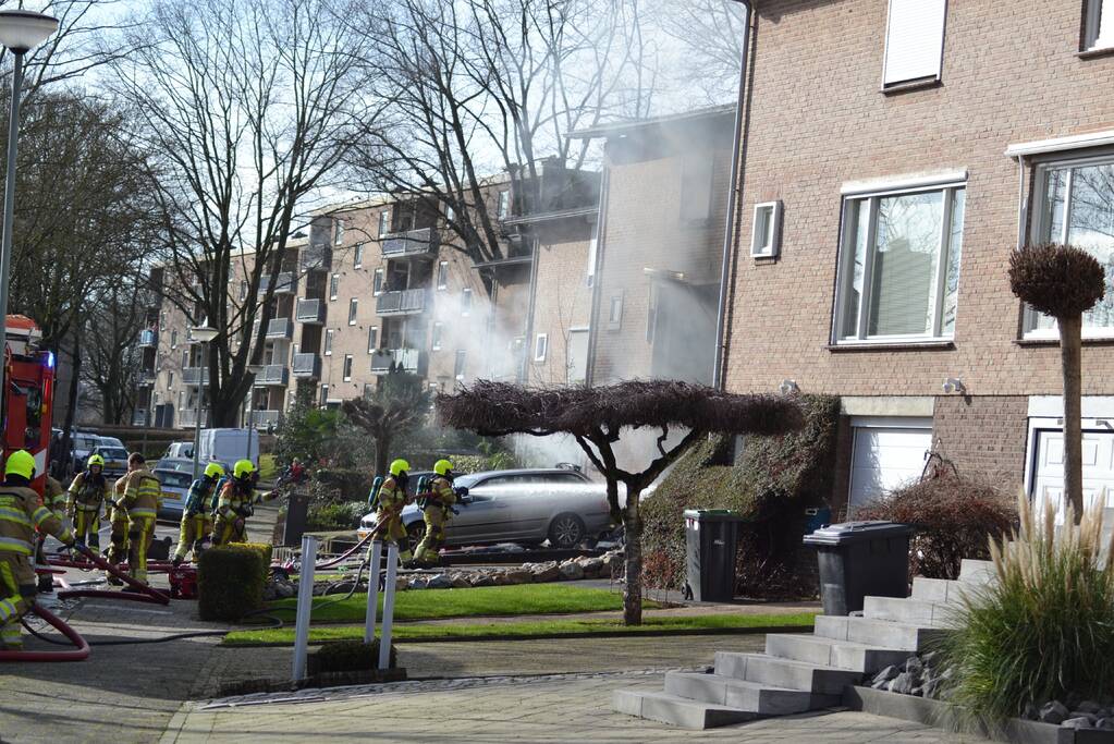 Uitslaande brand in woning na explosie
