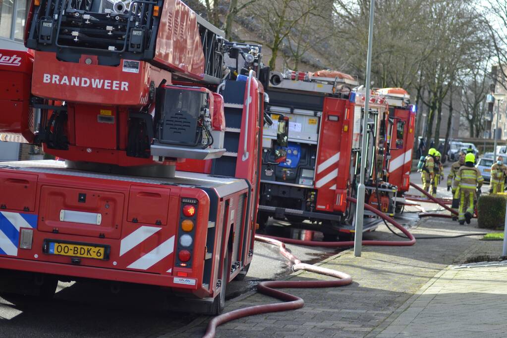 Uitslaande brand in woning na explosie