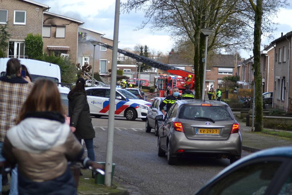 Uitslaande brand in woning na explosie