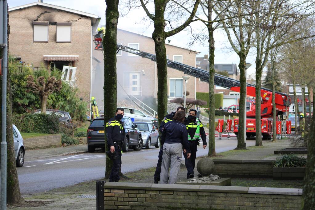 Uitslaande brand in woning na explosie