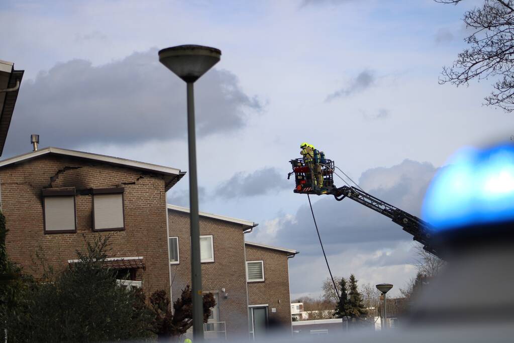 Uitslaande brand in woning na explosie