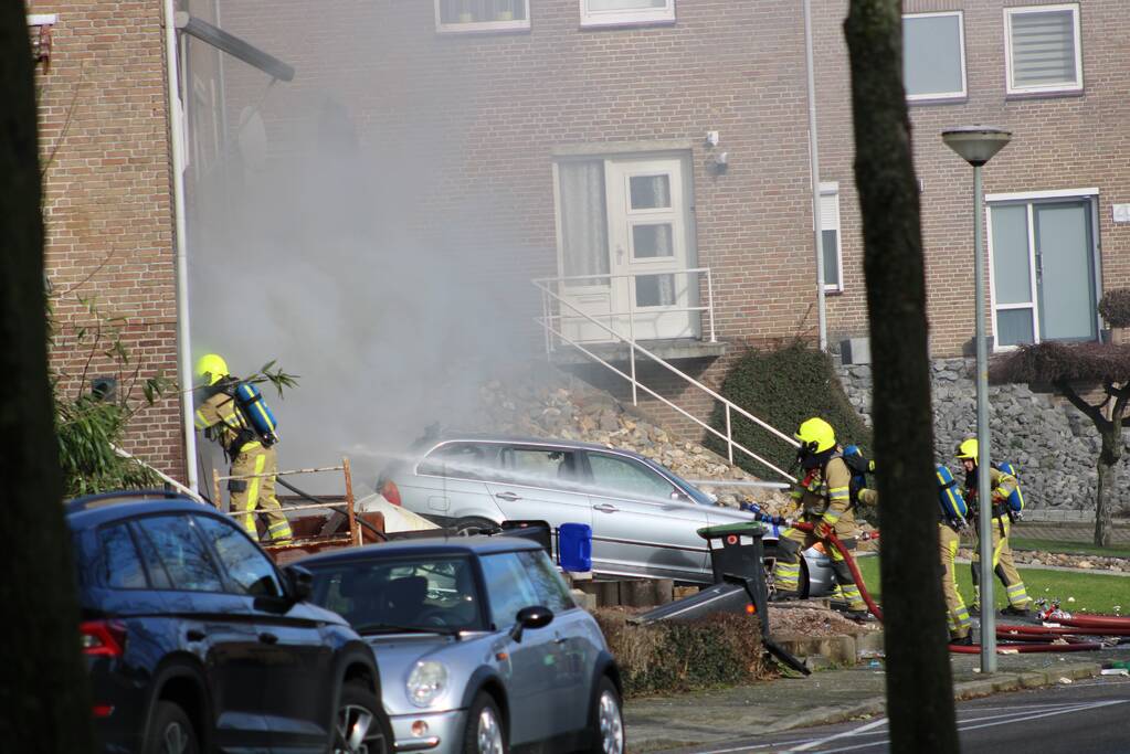 Uitslaande brand in woning na explosie