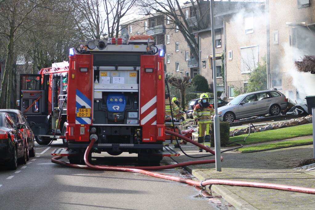 Uitslaande brand in woning na explosie