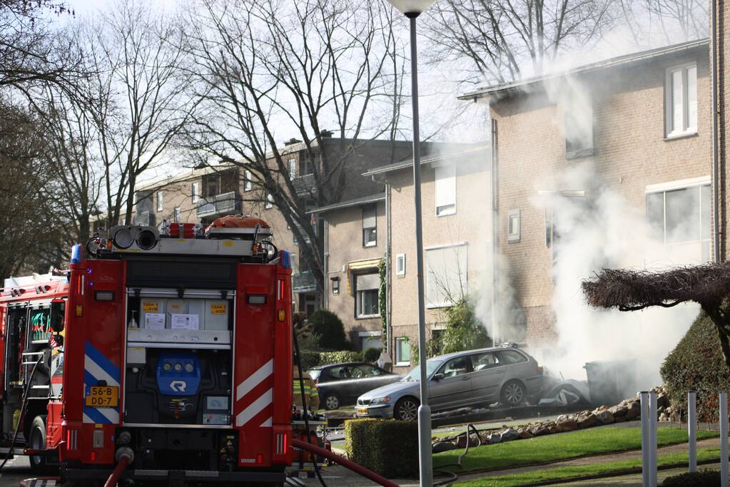 Uitslaande brand in woning na explosie