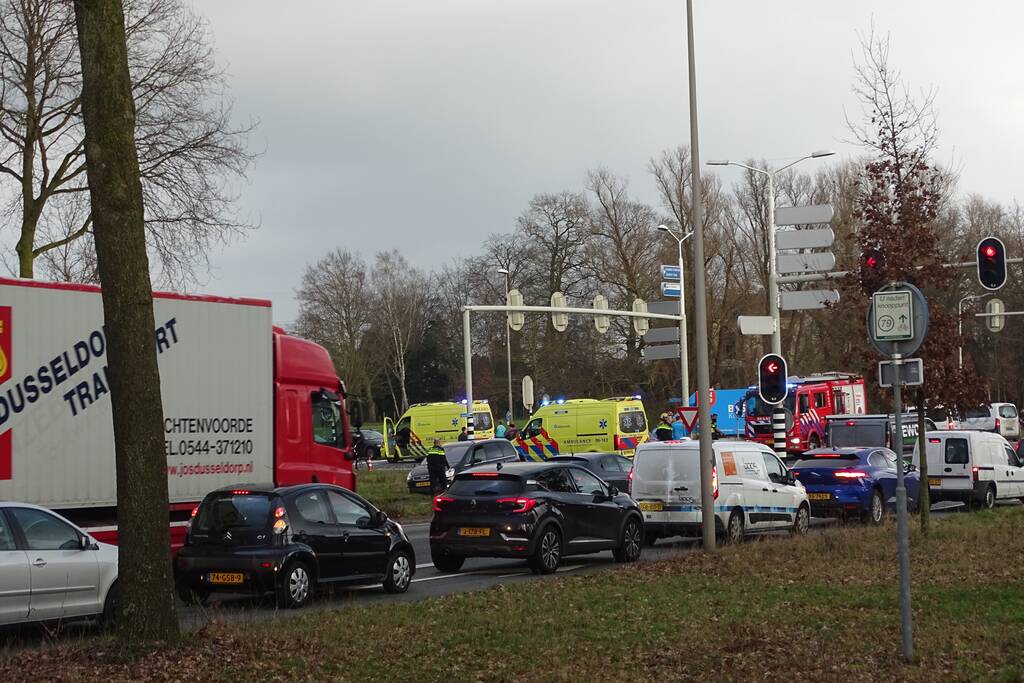 Gewonde bij kop-staartbotsing voor verkeerslicht