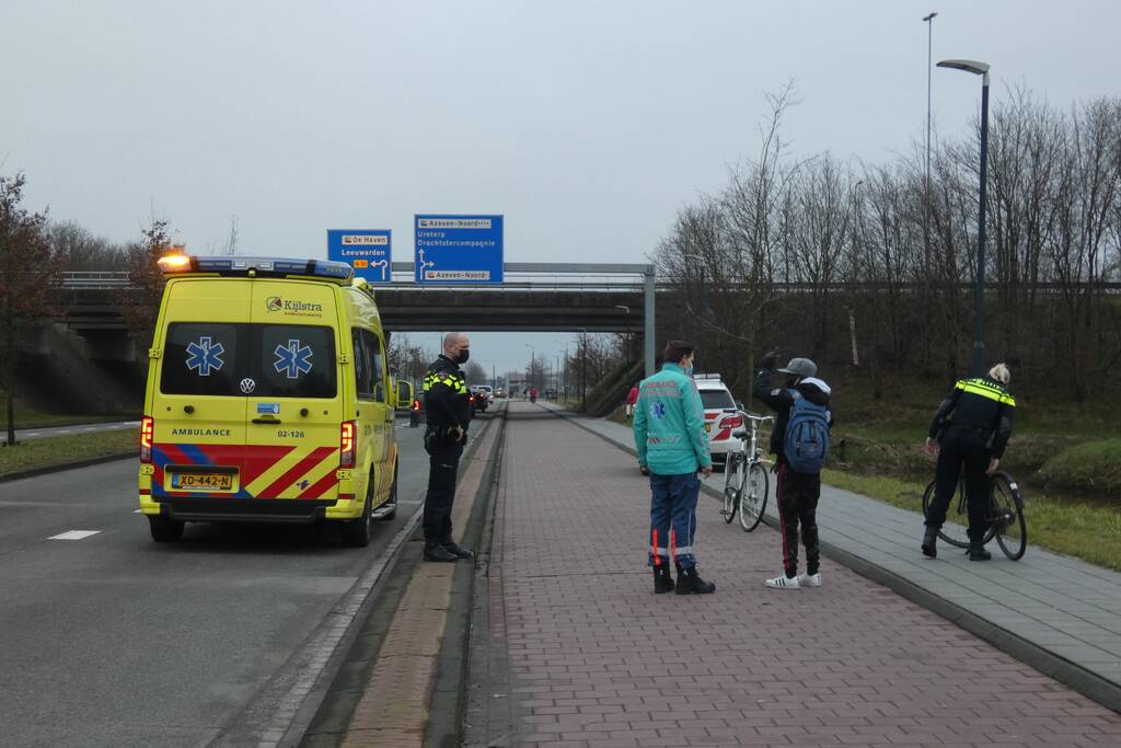 Twee fietsers botsen op fietspad