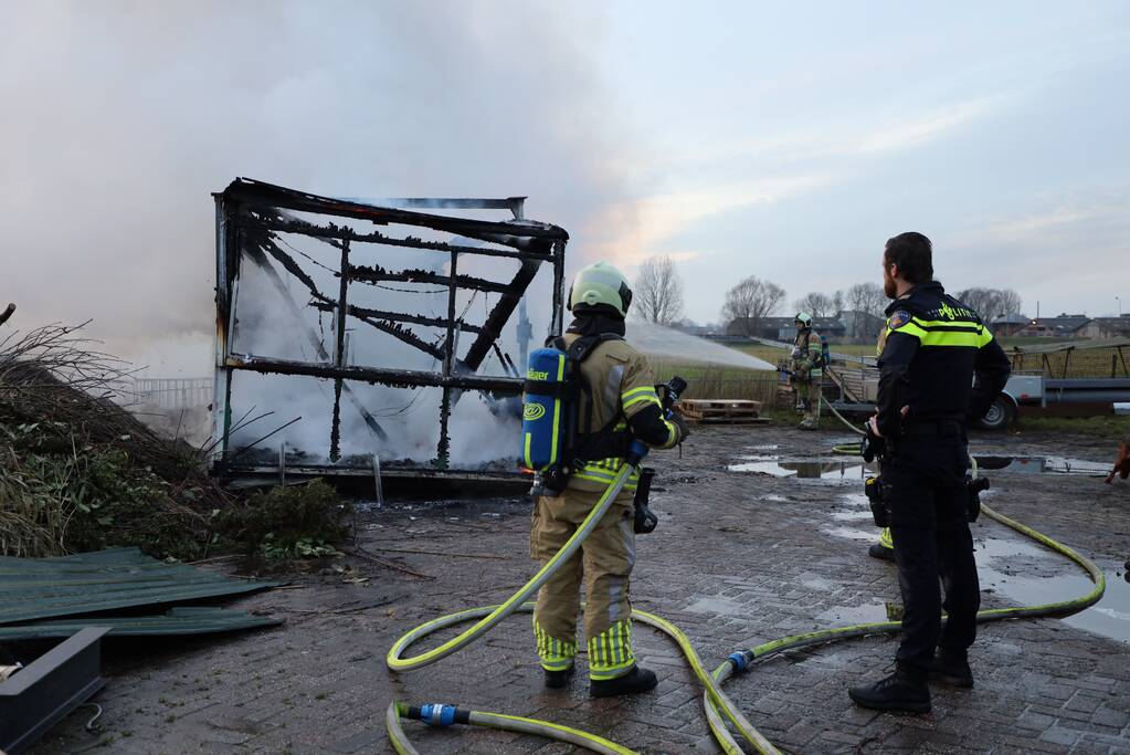 Bouwkeet op boerenerf volledig afgebrand