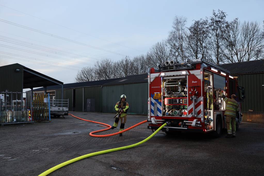 Bouwkeet op boerenerf volledig afgebrand