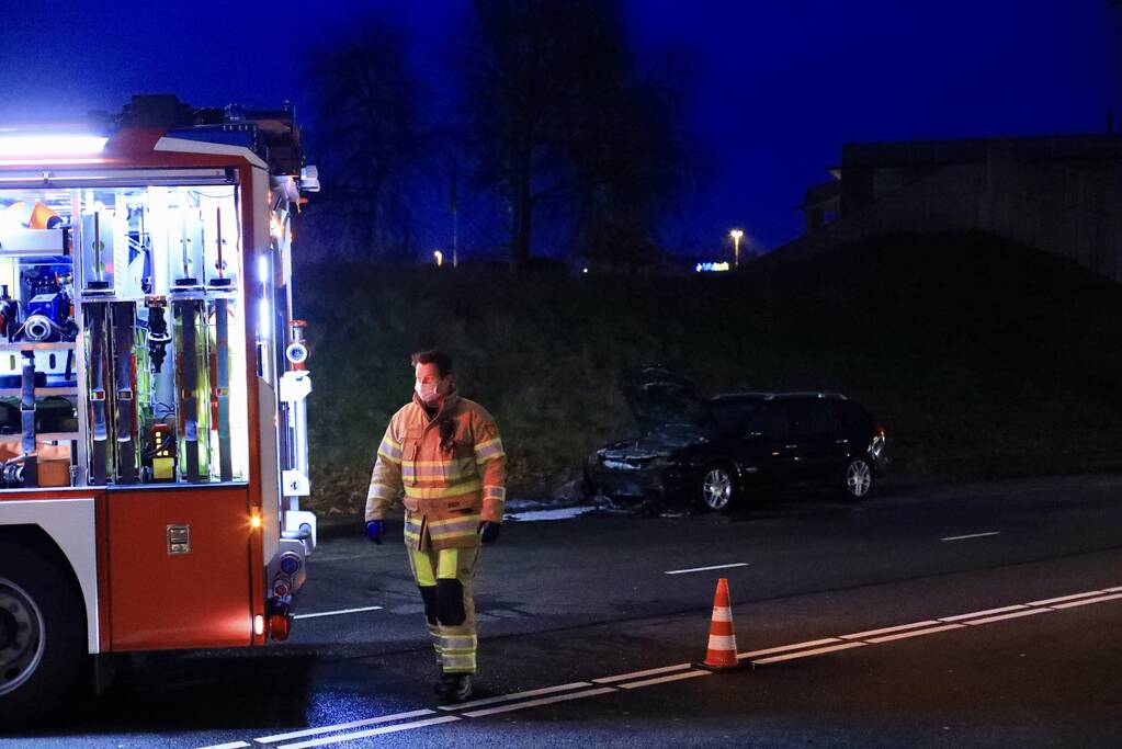 Auto vliegt spontaan in brand na onderhoudsbeurt