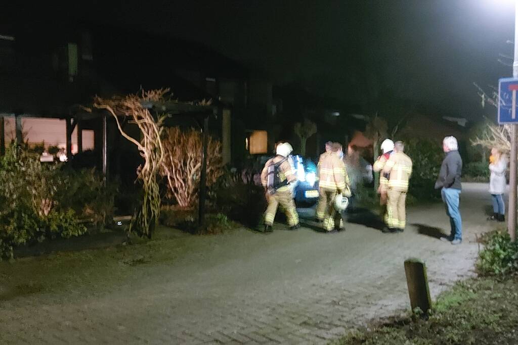 Brandweer verricht metingen na gaslucht