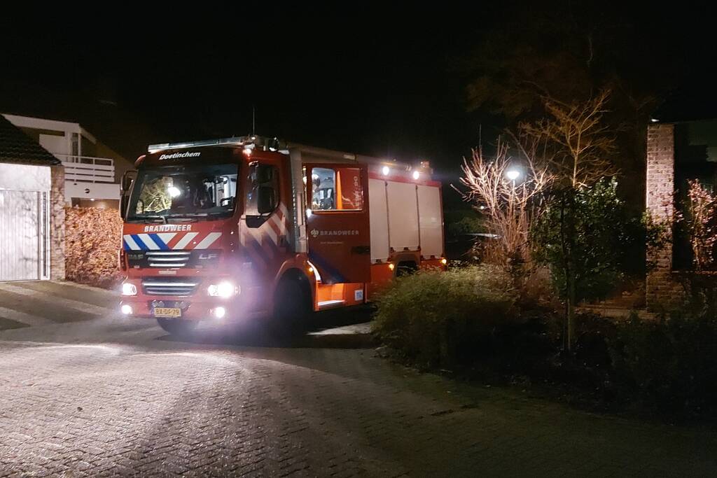 Brandweer verricht metingen na gaslucht