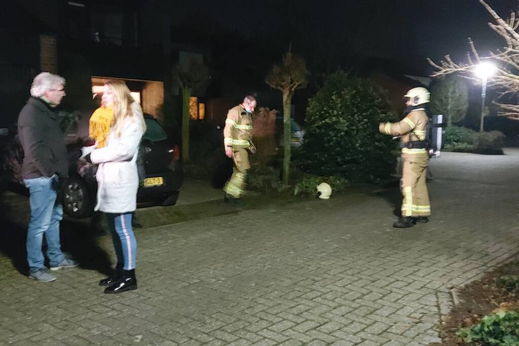 Brandweer verricht metingen na gaslucht