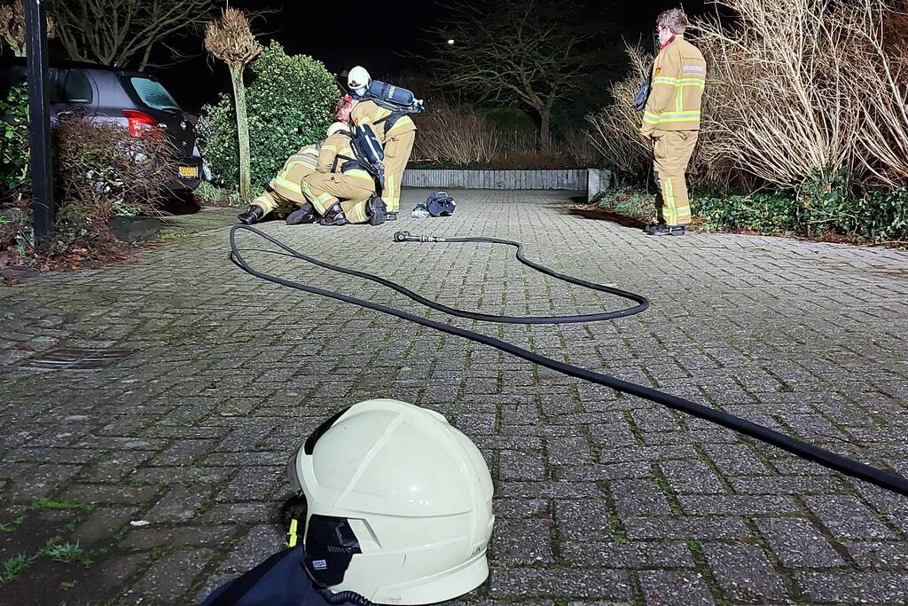 Brandweer verricht metingen na gaslucht