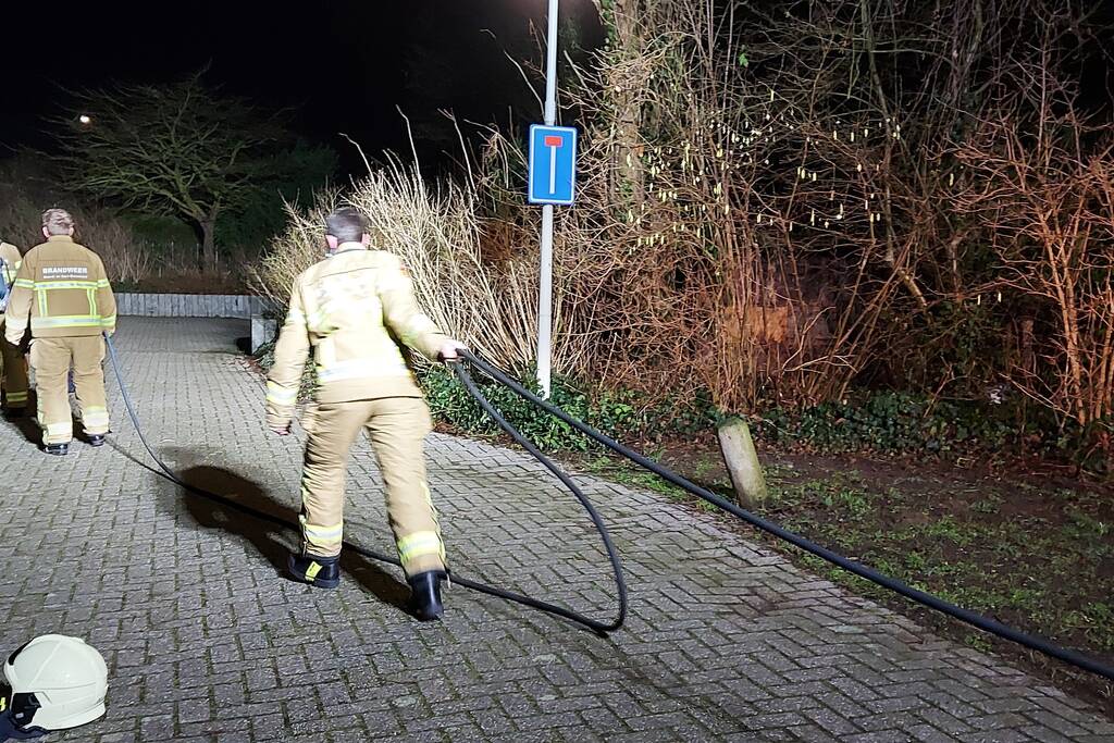 Brandweer verricht metingen na gaslucht