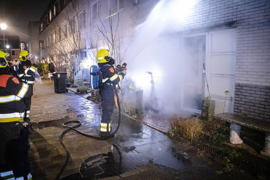 Scooter in brand gestoken