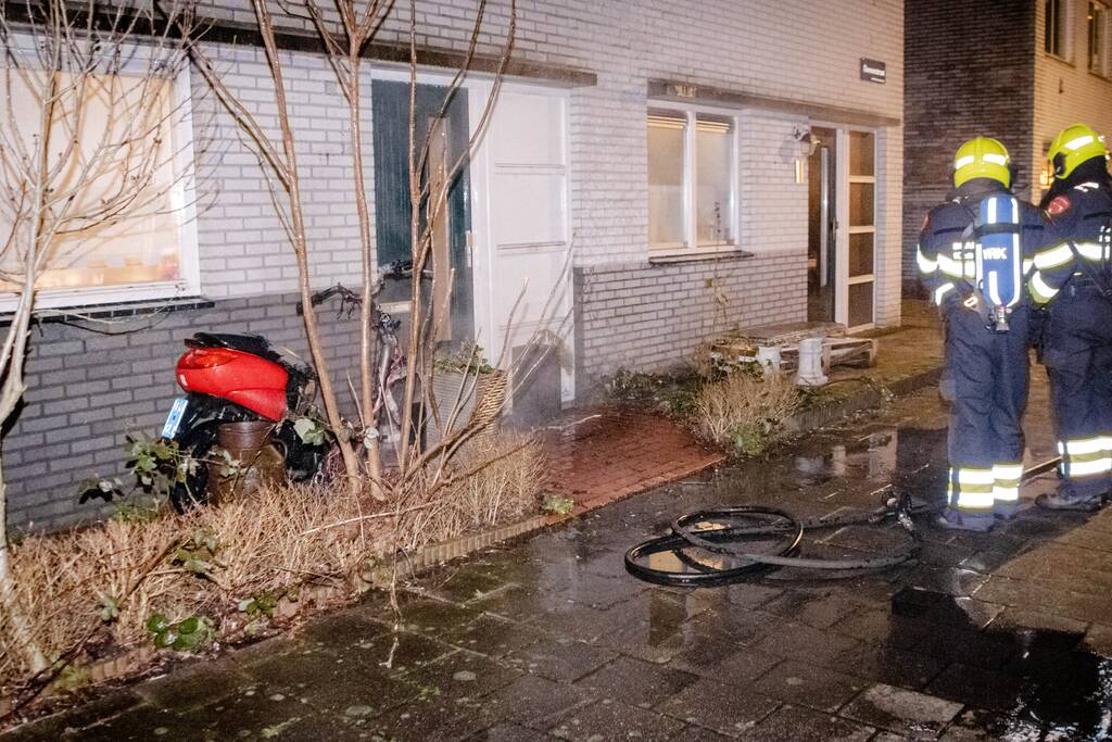Scooter in brand gestoken