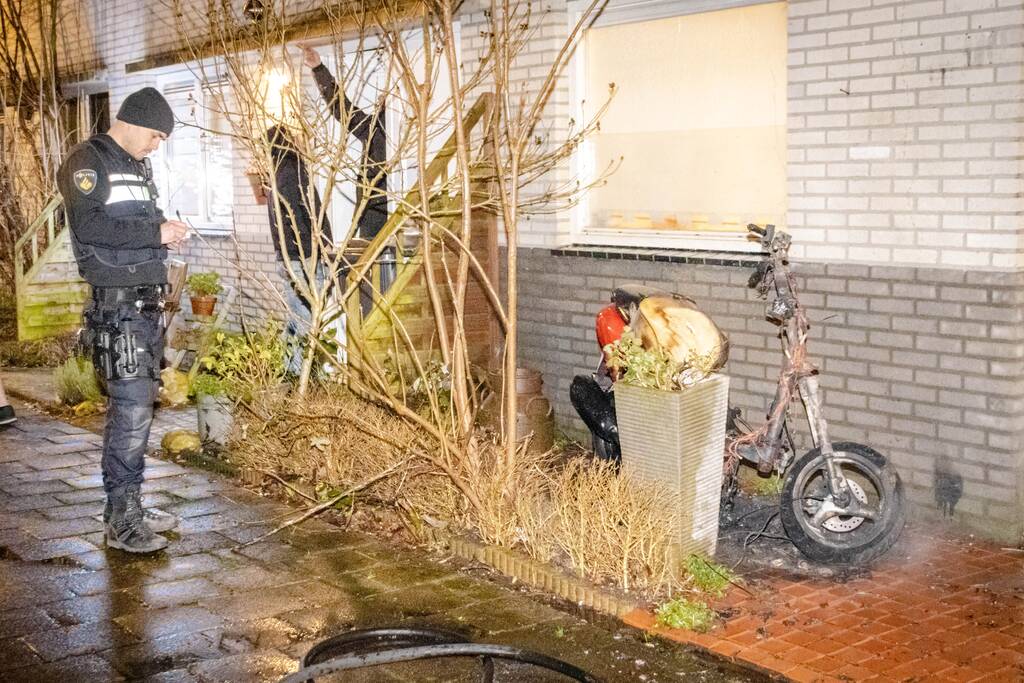 Scooter in brand gestoken