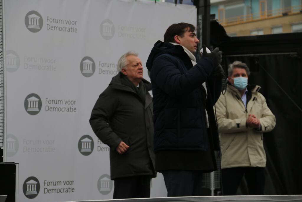 Thierry Baudet bij campagne Forum voor Democratie bij het stadhuis in Doetinchem