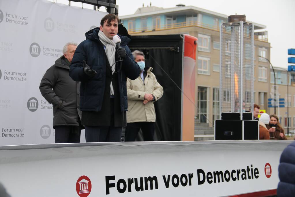Thierry Baudet bij campagne Forum voor Democratie bij het stadhuis in Doetinchem