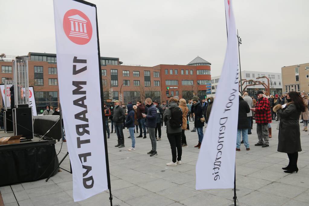 Thierry Baudet bij campagne Forum voor Democratie bij het stadhuis in Doetinchem
