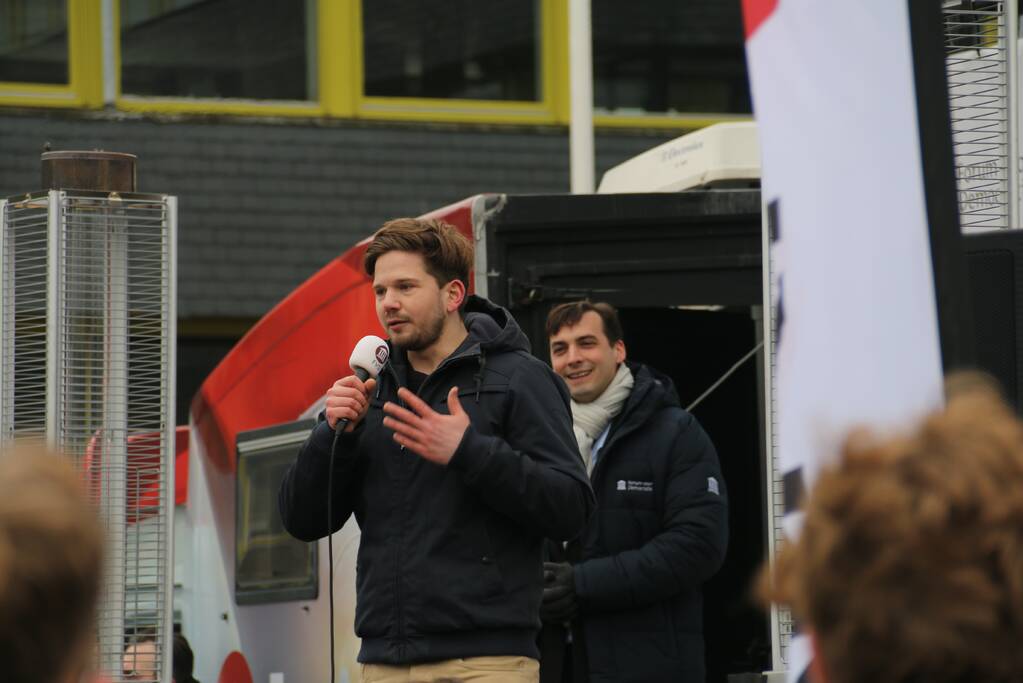 Thierry Baudet bij campagne Forum voor Democratie bij het stadhuis in Doetinchem