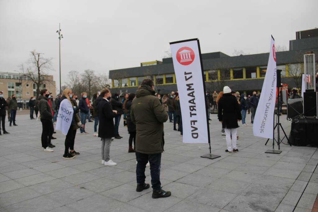 Thierry Baudet bij campagne Forum voor Democratie bij het stadhuis in Doetinchem