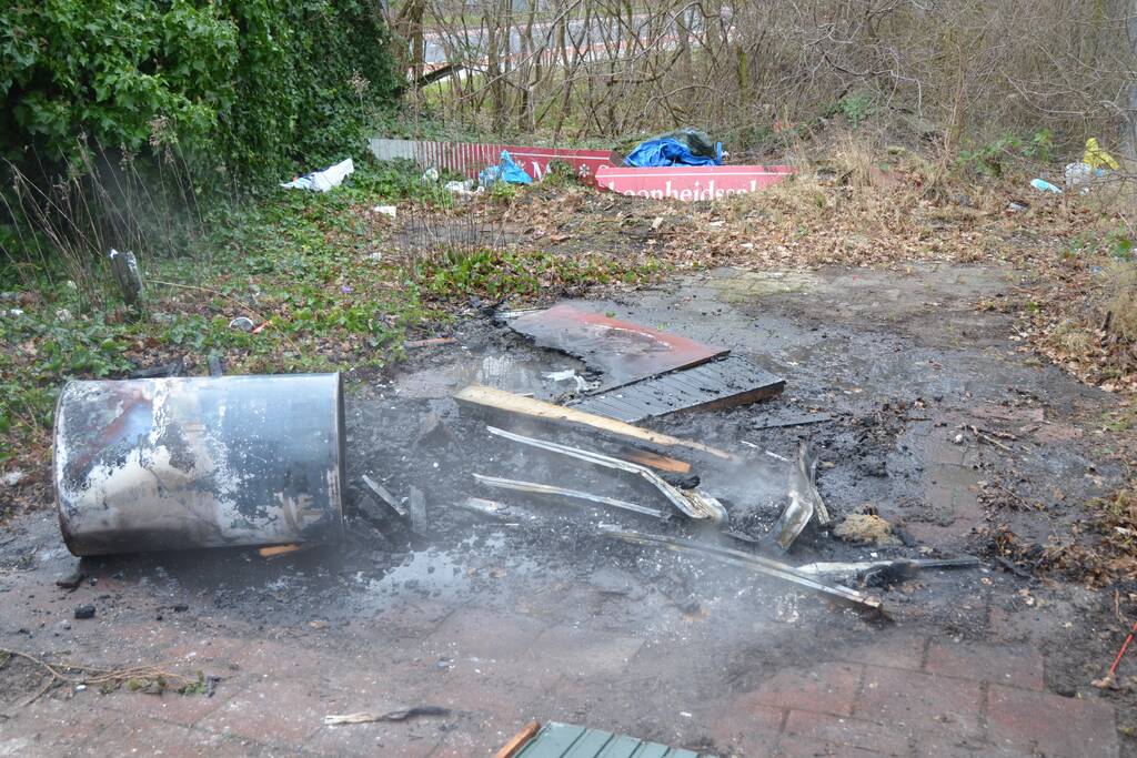 Hoopje afval in brand