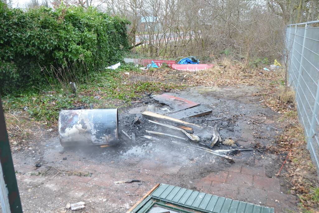 Hoopje afval in brand