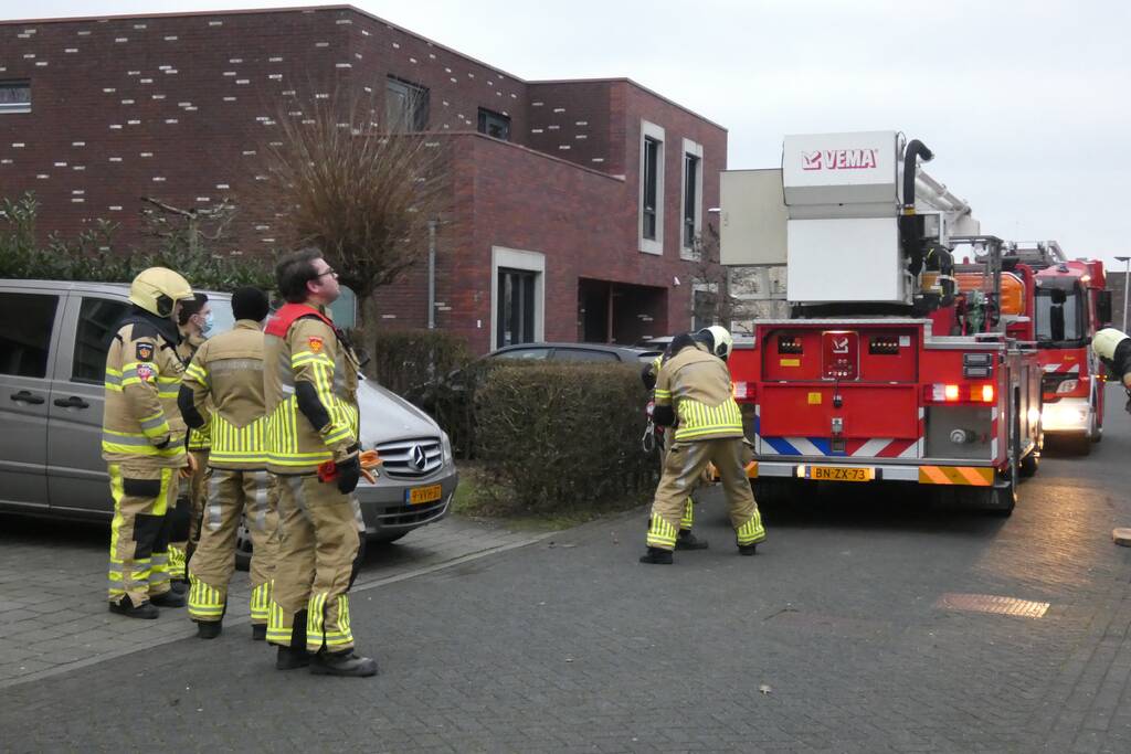 Dakbedekking dreigt los te waaien