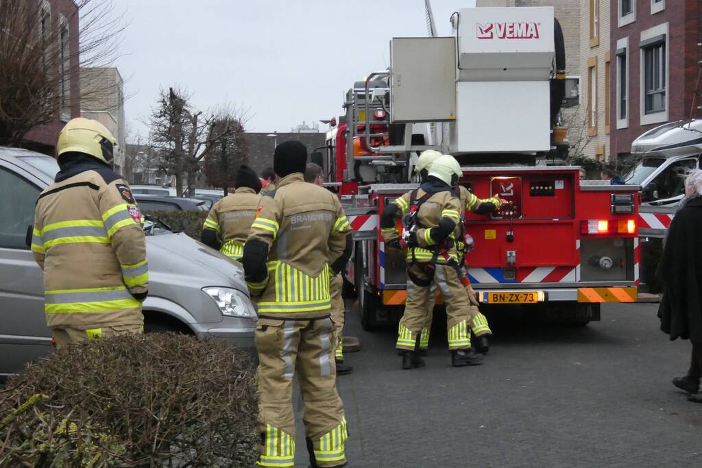 Dakbedekking dreigt los te waaien