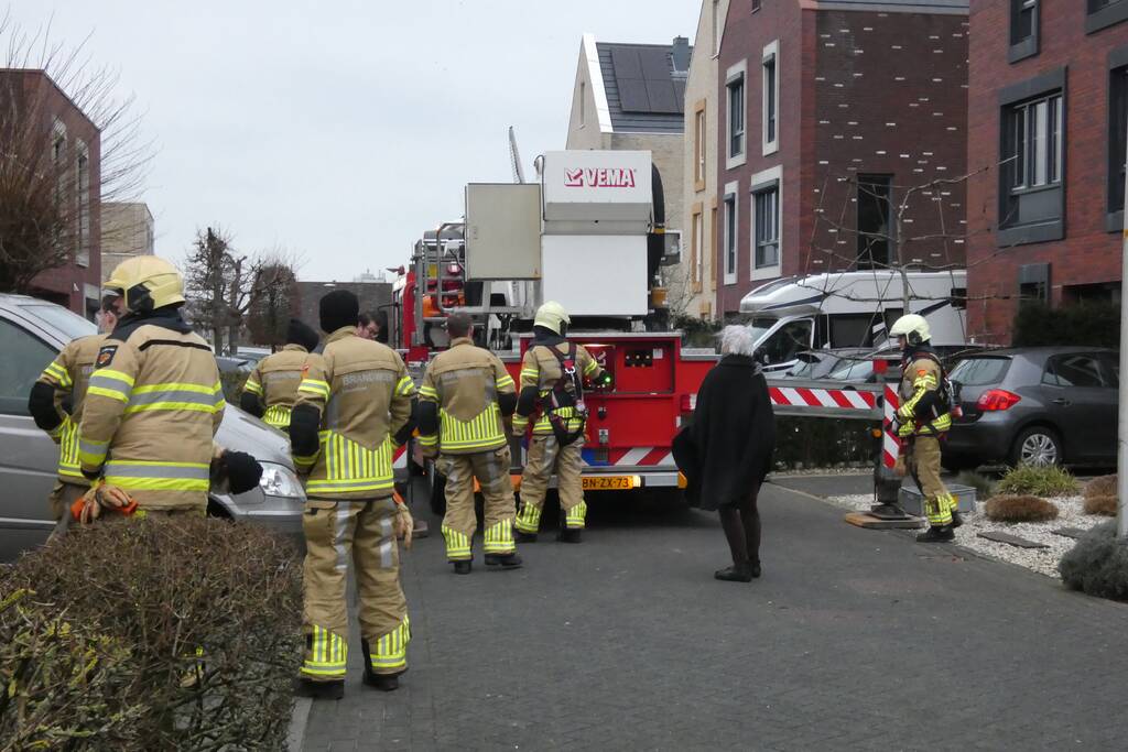 Dakbedekking dreigt los te waaien