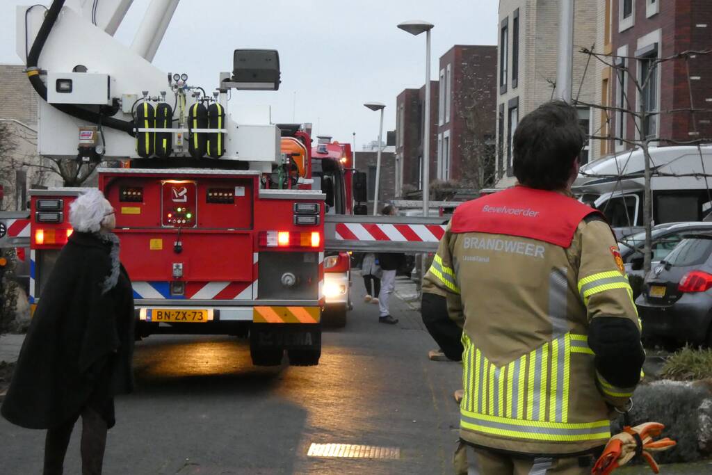 Dakbedekking dreigt los te waaien