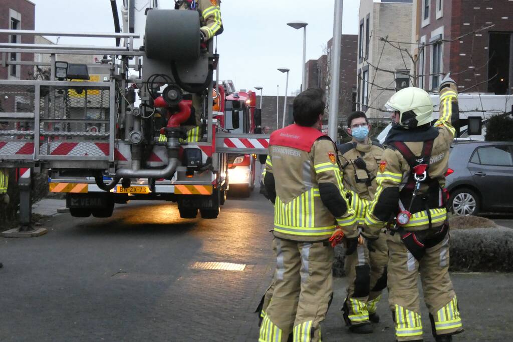 Dakbedekking dreigt los te waaien