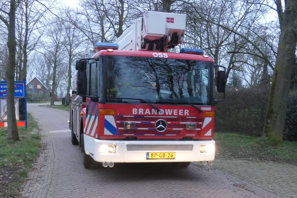 Schoorsteenbrand in woning met rieten dak