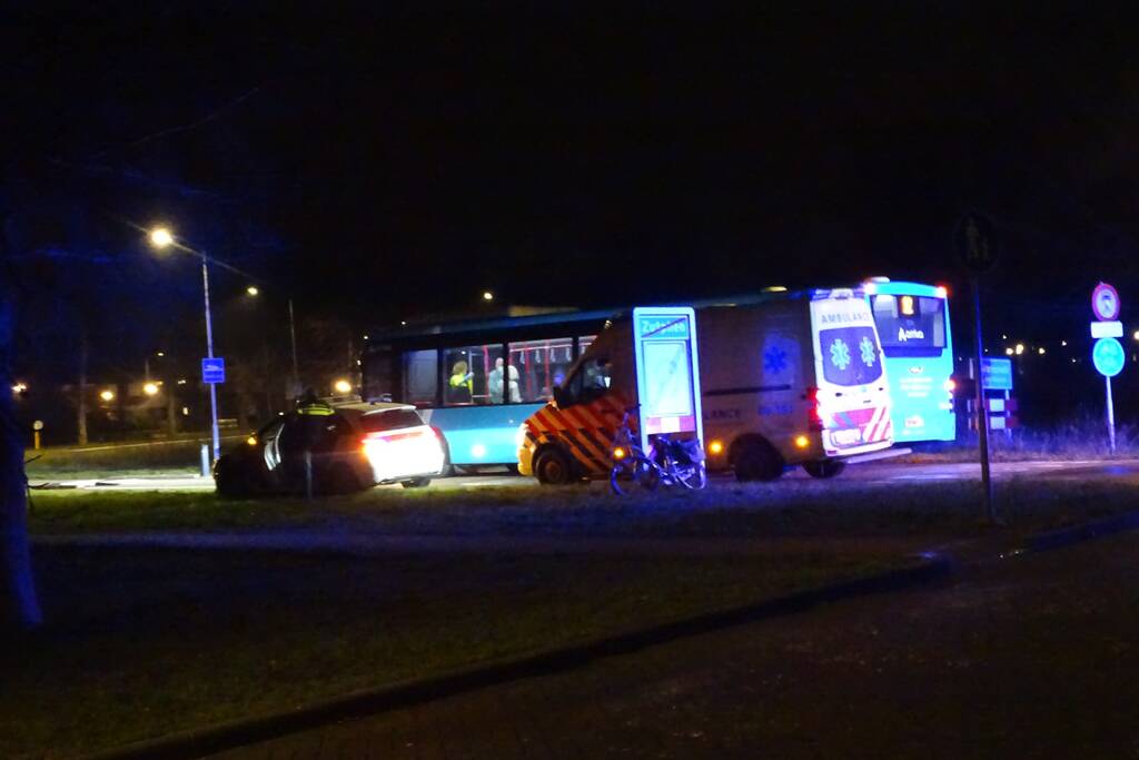 Fietser gewond bij botsing met lijnbus