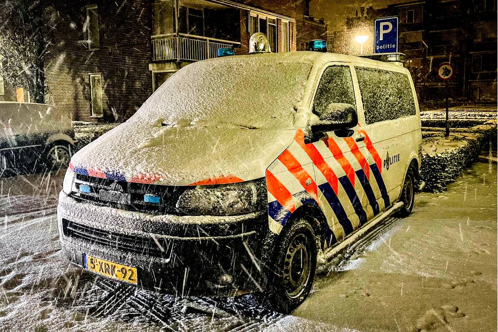 Nederland ontwaakt onder deken van sneeuw
