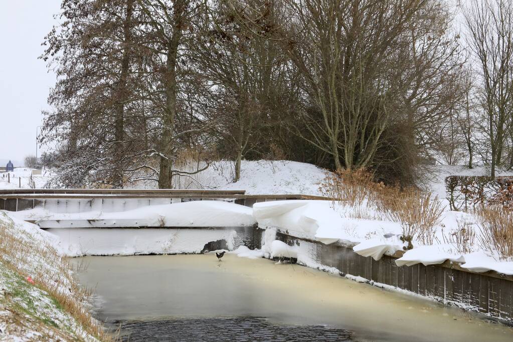 Nederland ontwaakt onder deken van sneeuw