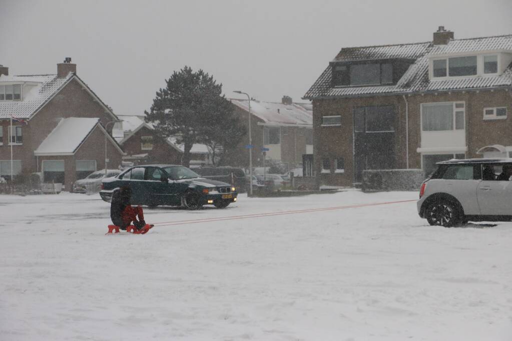 Veel sneeuwpret en glijpartijen ondanks code rood