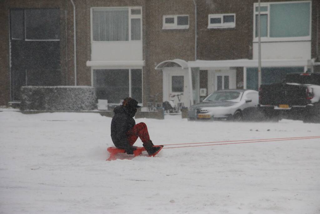 Veel sneeuwpret en glijpartijen ondanks code rood