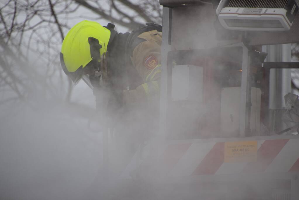Brand in garage door houtkachel