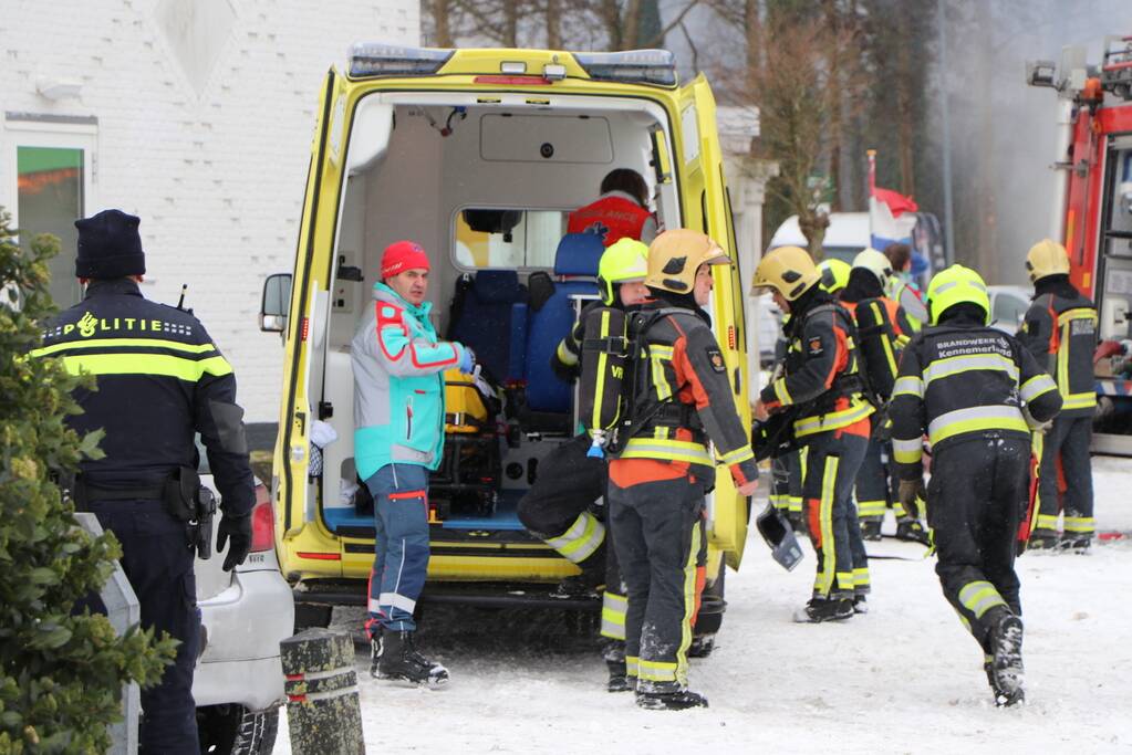 Dak Intratuin volledig in brand