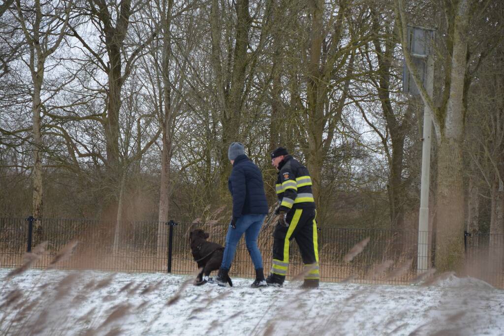 Hond door ijs gezakt