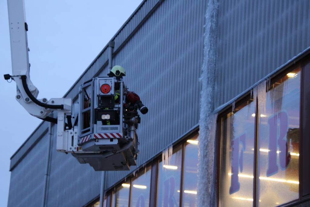Aldi tijdelijk afgesloten wegens vallend ijs