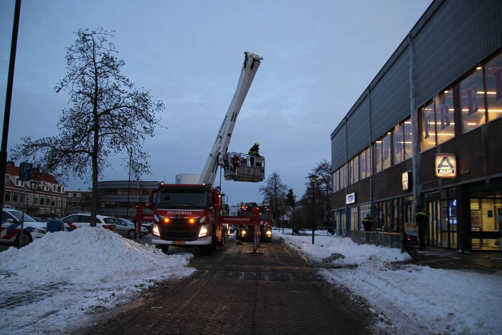 Aldi tijdelijk afgesloten wegens vallend ijs
