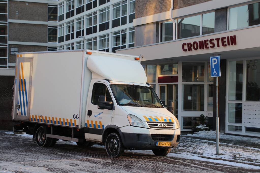 Politie ontdekt kwekerij in Serviceflat Cronestein