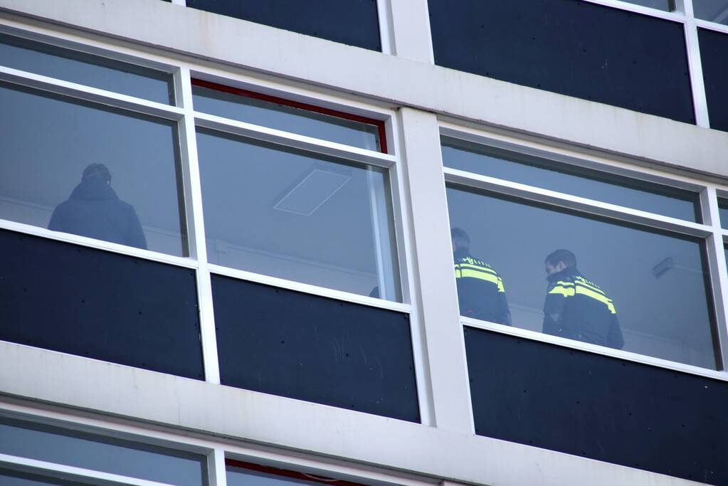 Politie ontdekt kwekerij in Serviceflat Cronestein