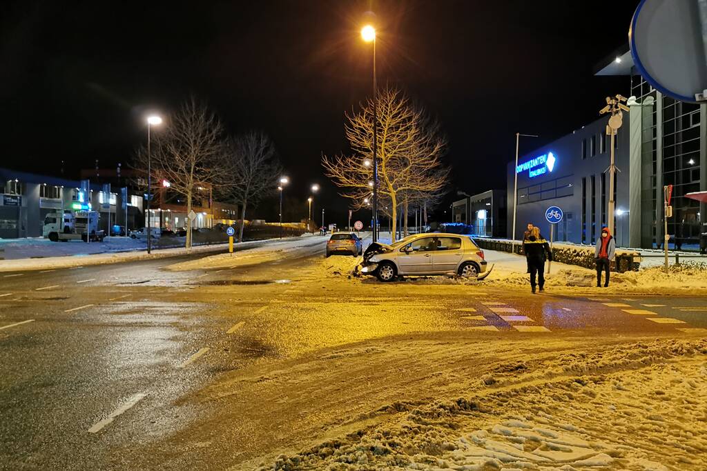 Veel schade bij botsing op kruising
