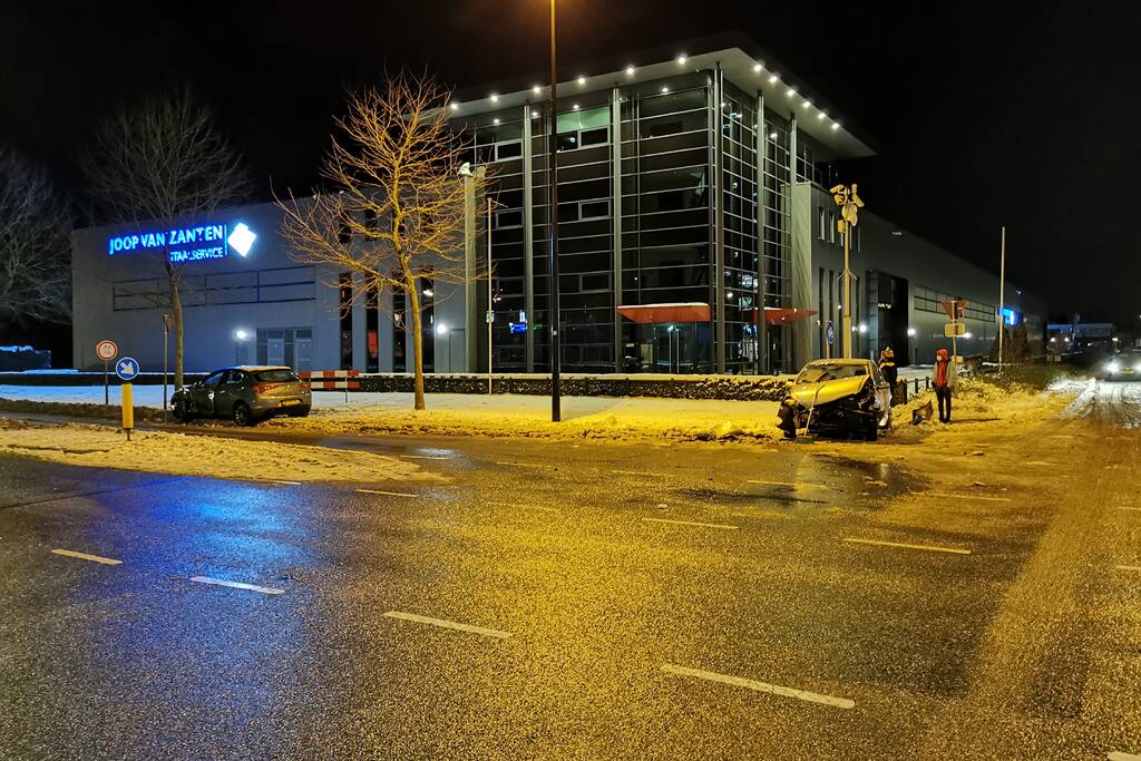 Veel schade bij botsing op kruising