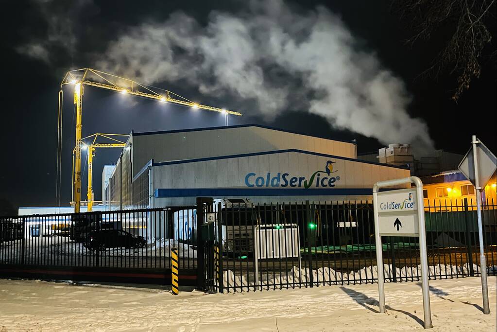 Dak van ColdService staat op instorten na sneeuwval