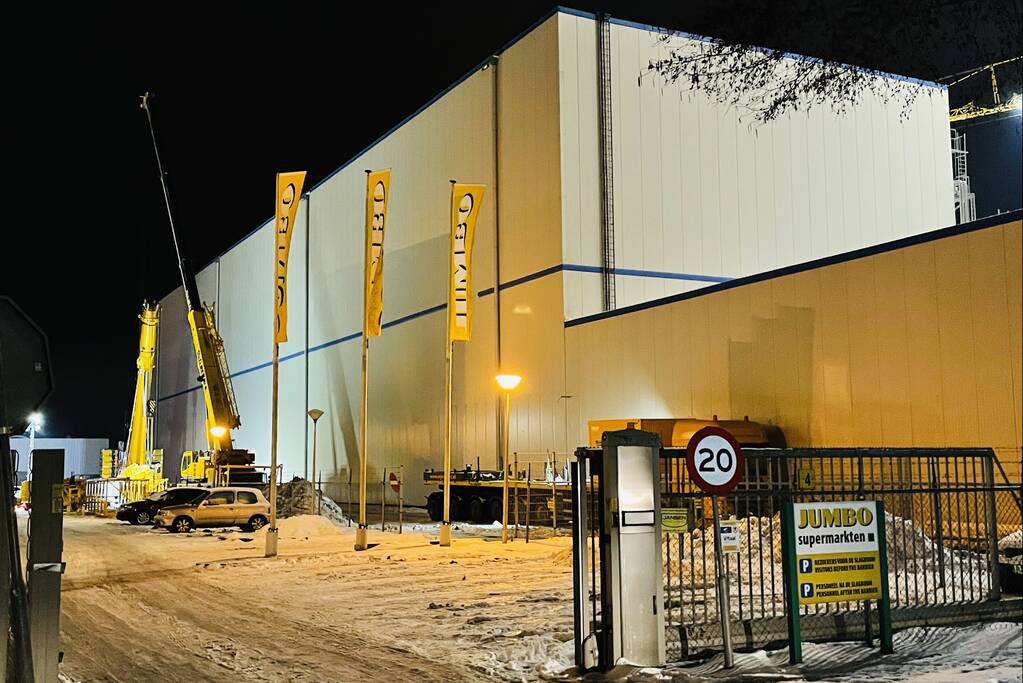 Dak van ColdService staat op instorten na sneeuwval